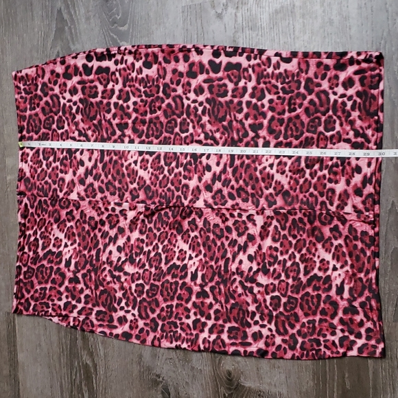 NWT WHITE MARK RED CHEETAH PENCIL SKIRT size 3X - Picture 8 of 9
